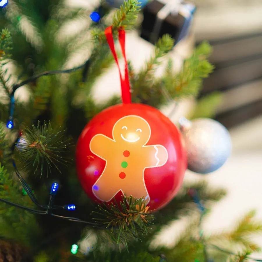 How to wrap a Christmas gift?